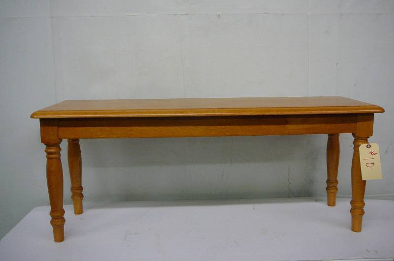 lot 10 image: End Table