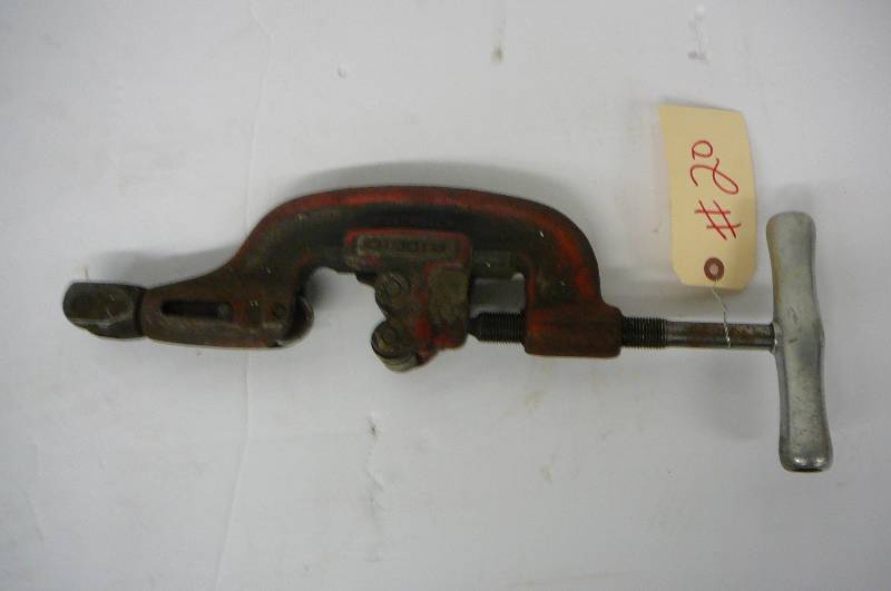 lot 20 image: Rigid Pipe Cutter Model 380