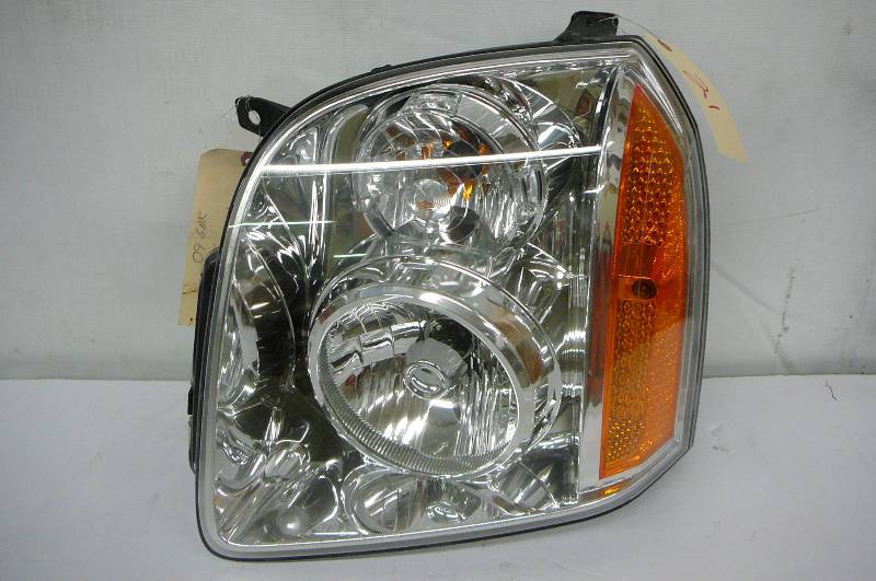 lot 21 image: Head Lamp 2009 GMC Yukon Drivers Side Tab Repaired