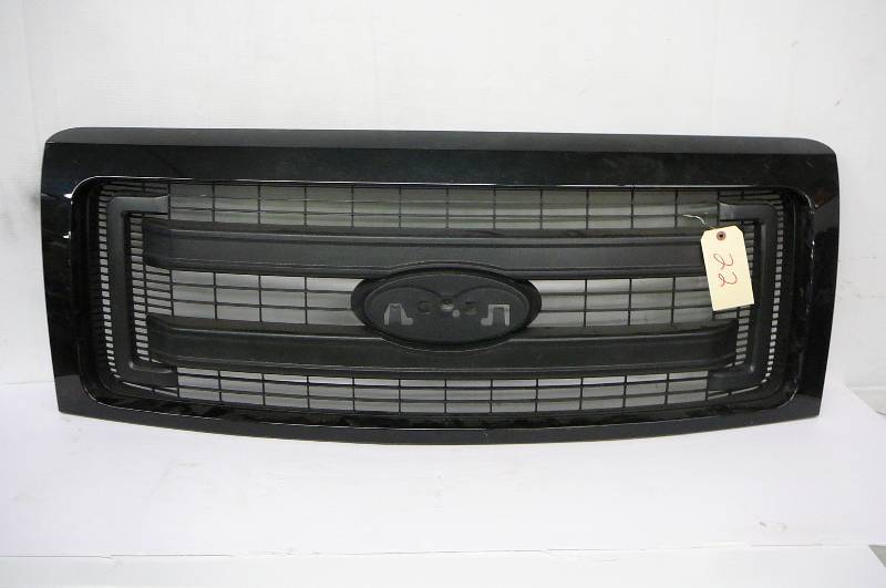 lot 22 image: Ford Grill FX4 Tux Black 277 6695