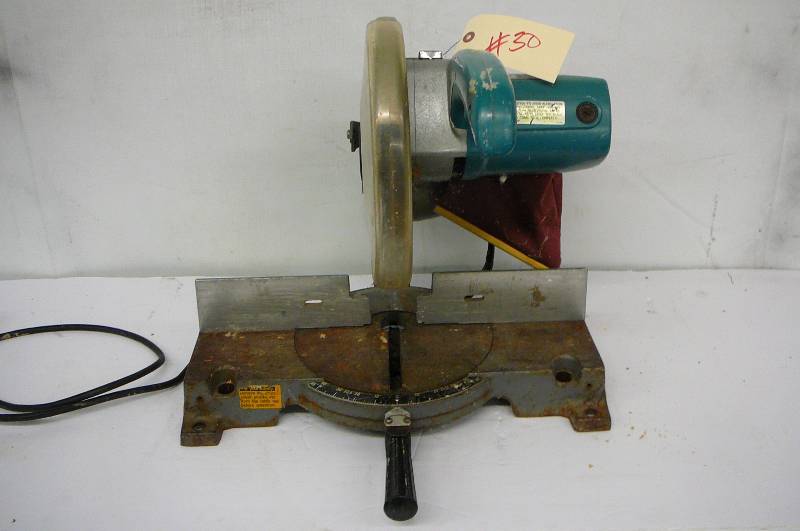 lot 30 image: 10 Miter Saw Makita Runs