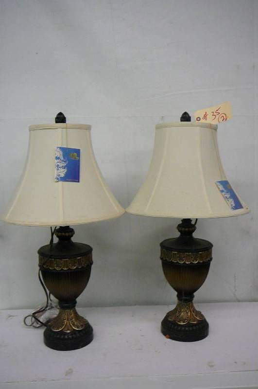 lot 35 image: Table Lamps Pair 2