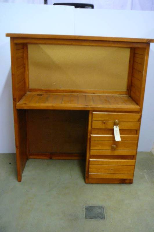 lot 62 image: Kids Desk, Cork Board back 3 Drawers