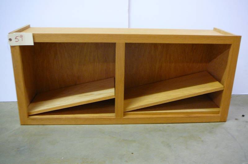 lot 59 image: Oak Cabinet w 3 Shelf