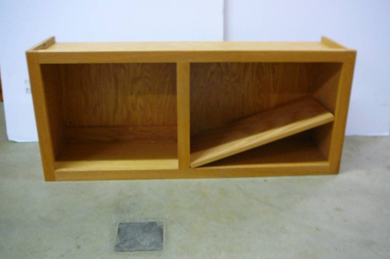 lot 61 image: Oak Cabinet with 1 shelf