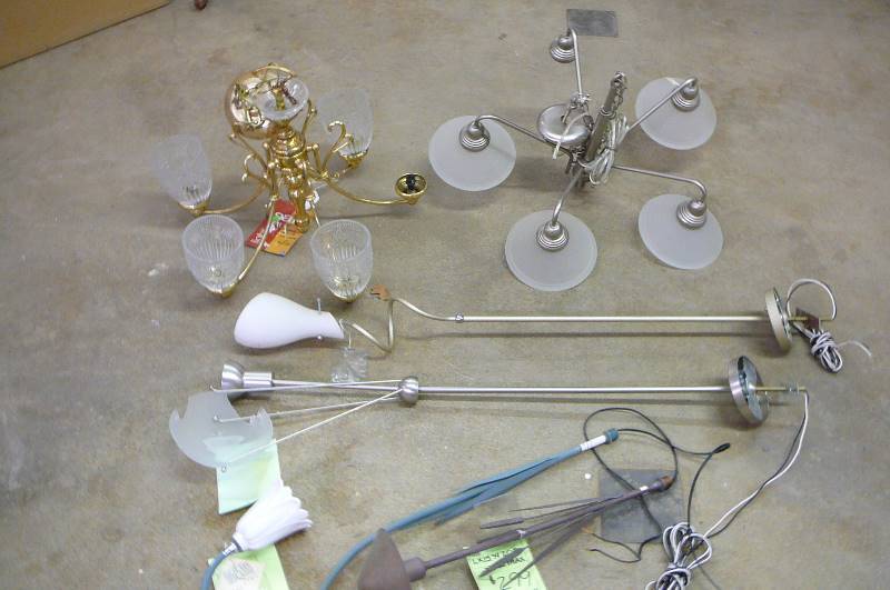 lot 88 image: Light Fixture 6 Count
