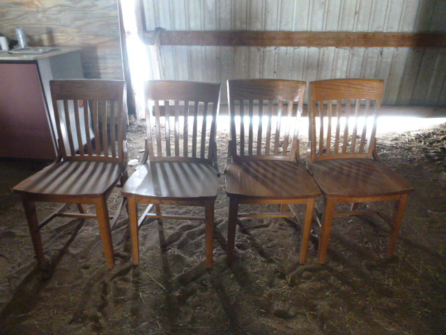 lot 6 image: 4 Wooden Dining Chairs