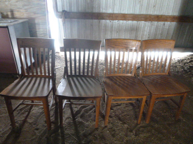 lot 7 image: 4 Wooden Dining Chairs
