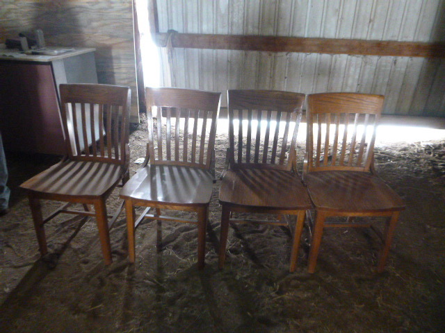 lot 8 image: 4 Wooden Dining Chairs