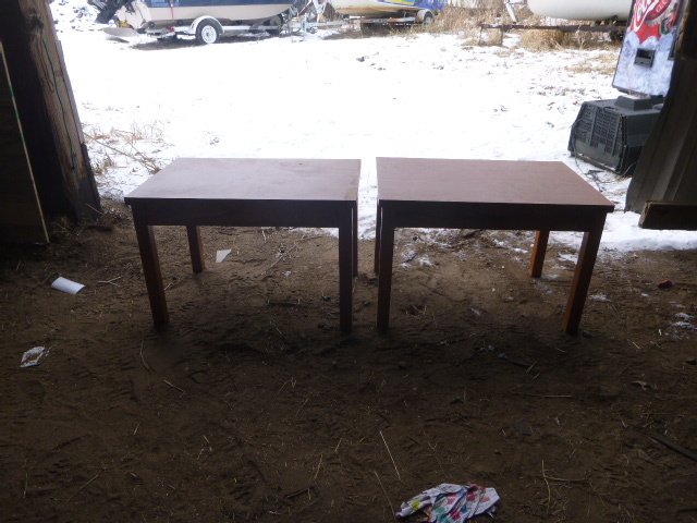 lot 14 image: 2 Wooden End Tables