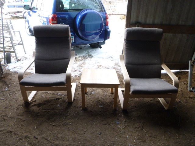 lot 17 image: 2 Padded Chairs and End Table