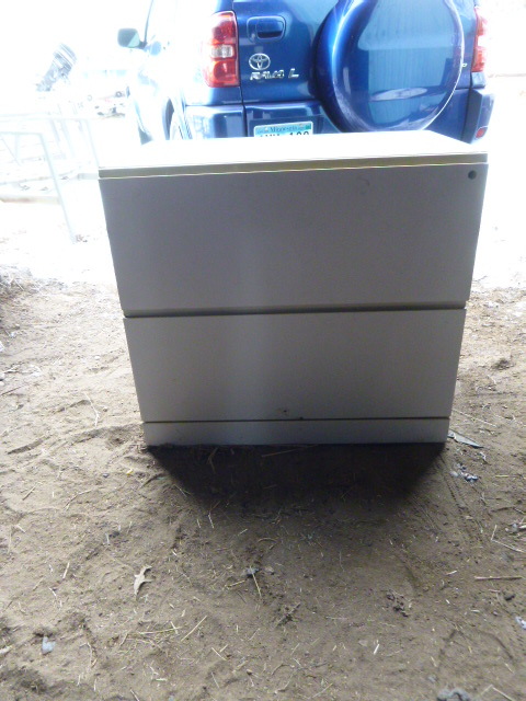 lot 18 image: 2 Drawer Lateral File Cabinet