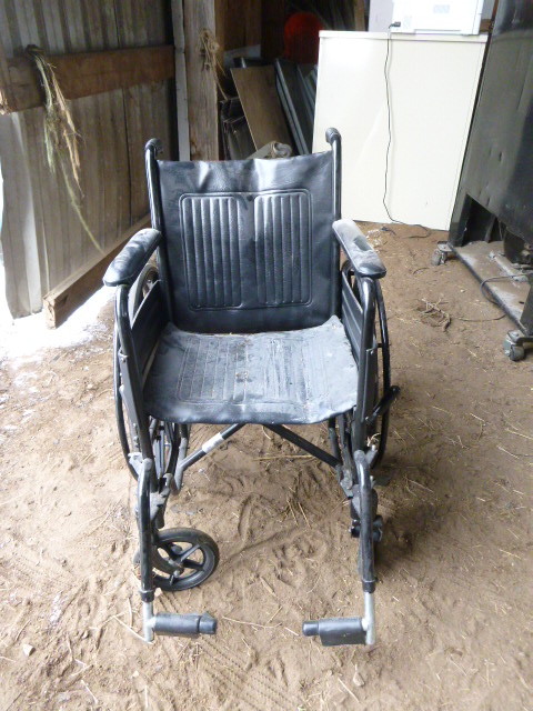 lot 21 image: Saturn Wheel Chair