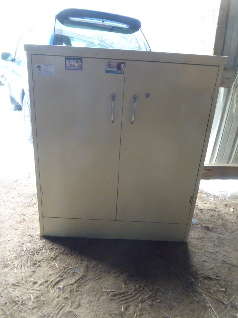 lot 23 image: Storage Cabinet