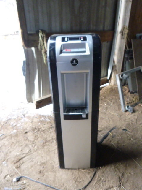 lot 25 image: Advanced Water Dispenser