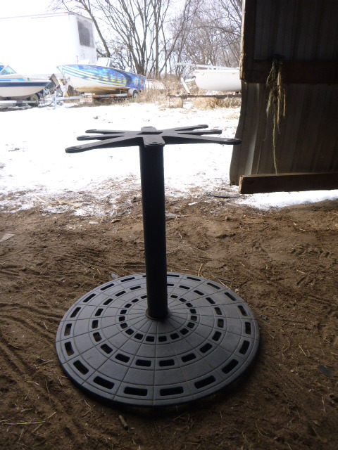 lot 31 image: Table Base