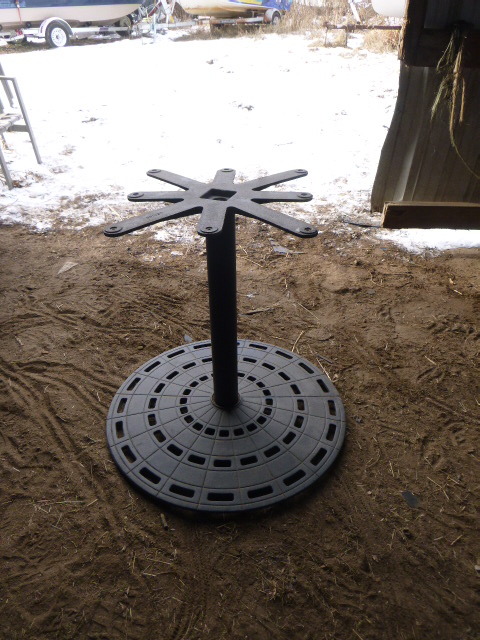lot 32 image: Table Base