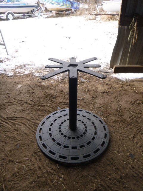 lot 33 image: Table Base
