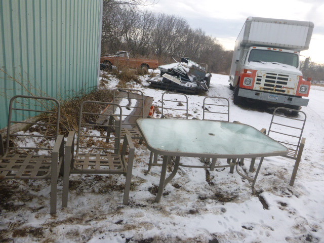 lot 55 image: Patio Set