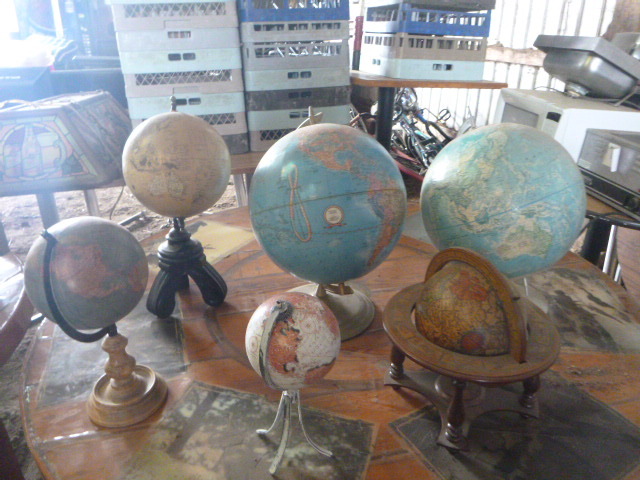 lot 67 image: 6 Globes