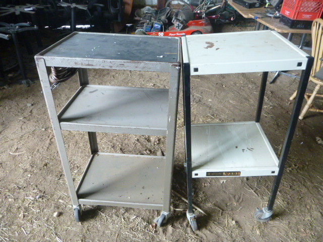 lot 70 image: 2 Projector Carts