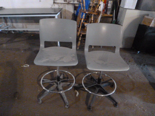 lot 118 image: 2 Adjustable Chairs