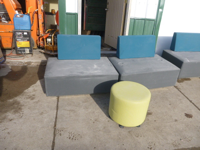 lot 119 image: 2 Small Seating Couches with Ottoman