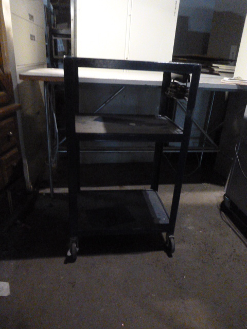 lot 123 image: Media Cart