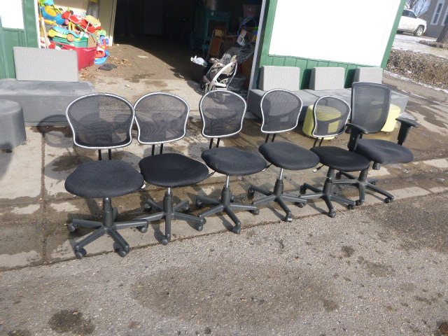 lot 134 image: 6 Office Chairs