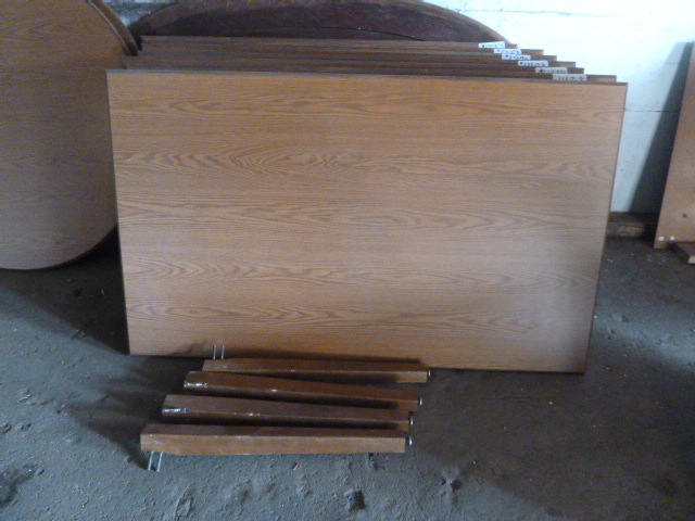 lot 137 image: Rectangle Oak Table