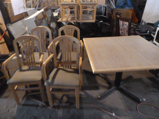 lot 158 image: Table with 4 Chairs