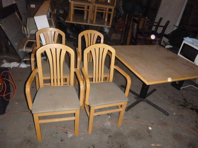 lot 159 image: Table with 4 Chairs