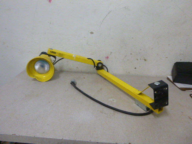 lot 166 image: Dayton Incandescent Dock Light