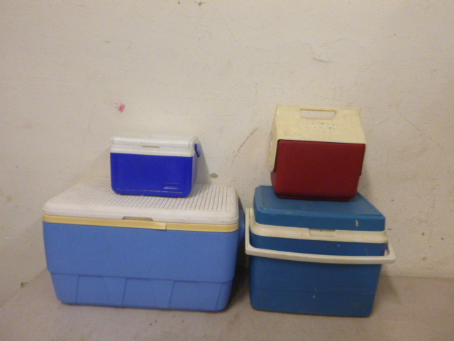 lot 172 image: 4 Coolers