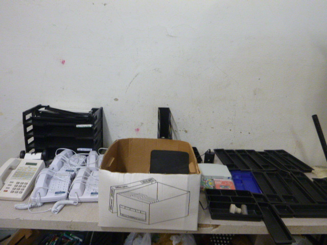lot 174 image: Miscellaneous Office Items