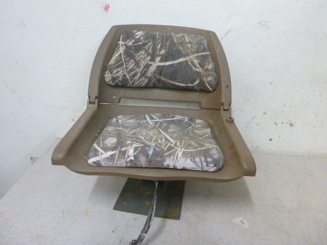 lot 180 image: Camouflage Boat Seat