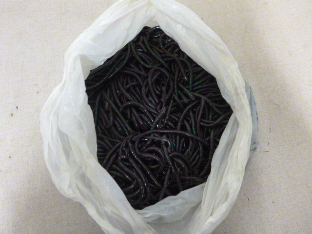 lot 181 image: Large Bag of Plastic Worms