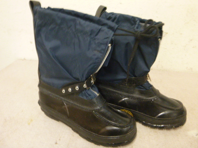 lot 193 image: Explorers Winter Boots