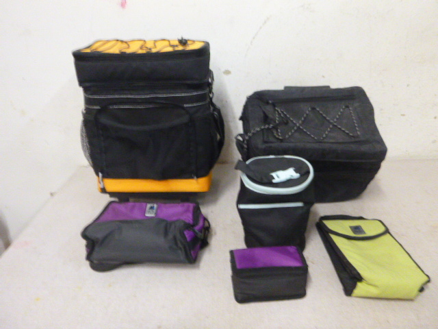 lot 194 image: Miscellaneous Small Coolers
