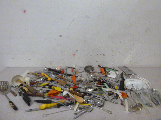 lot 202 image: Miscellaneous Kitchen Items
