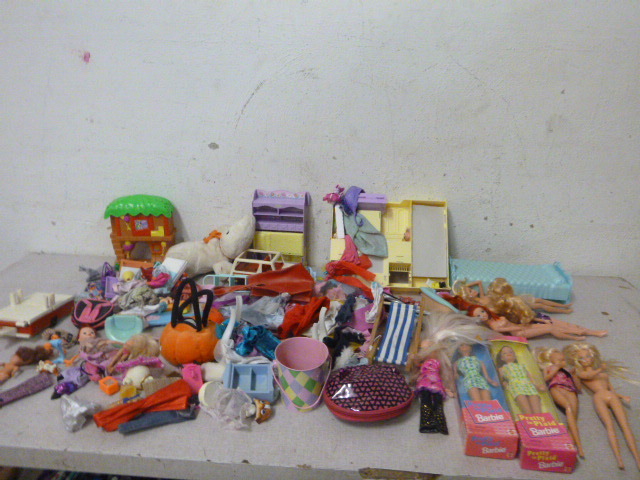 lot 205 image: Miscellaneous Dolls and Toys