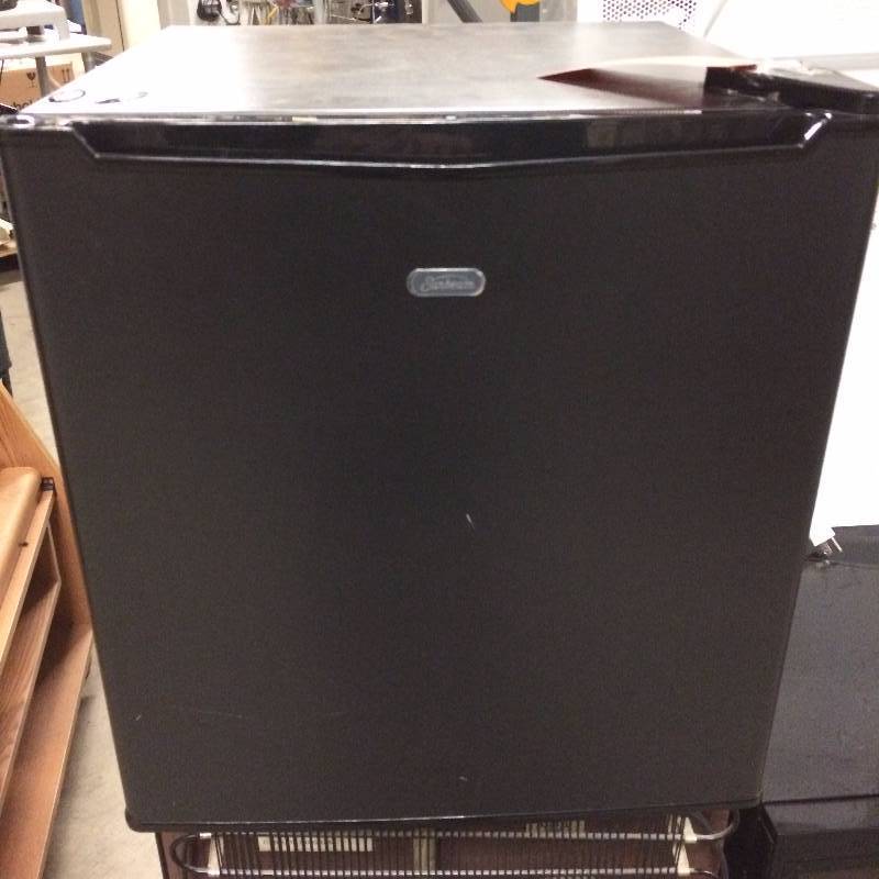 Sunbeam 1.7cu. ft. Mini Refrigerator Black REFSB17B - Dorm Room Bar ...