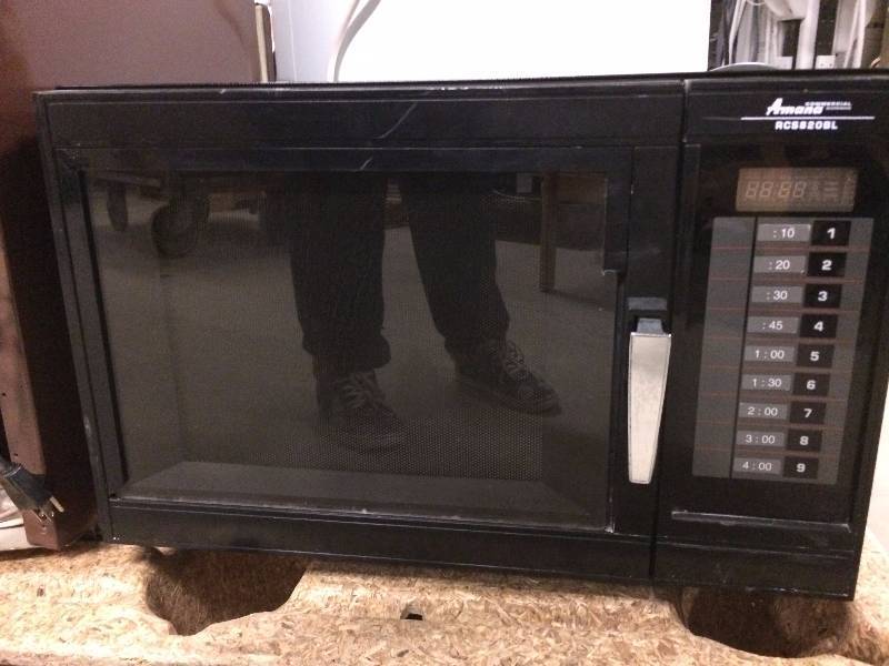 lot 21 image: Amana Commercial Microwave RCS820BL NSF Approved Sticker - Excellent Working Condition