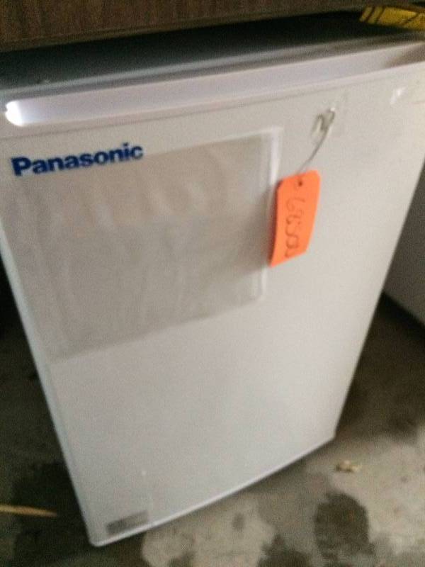 lot 6 image: Panasonic SR-L4110W Undercounter Laboratory Refrigerator -&nbspDorm Room Bar Cabin Mini Fridge - Only Used In Clinic For Medicine Storage - Excellent Working Condition