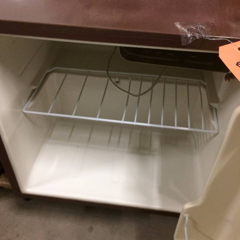lot 9 image: Montgomery Ward Compact Refrigerator -&nbspDorm Room Bar Cabin Mini Fridge - Only Used In Clinic For Medicine Storage - Excellent Condition