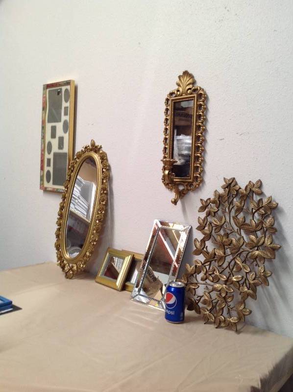 lot 5 image: 7 wall hangings mirror and picture holder (some vintage) Homco