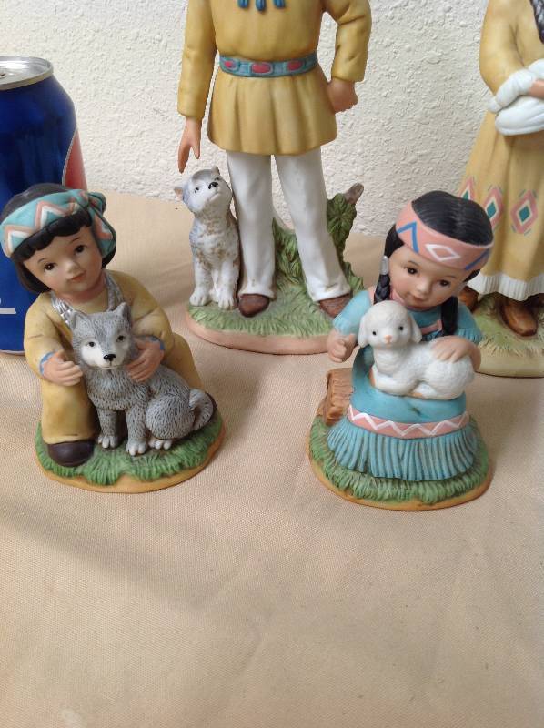 lot 26 image: Vintage - Home Co Indians - Two Adults and Two Kids