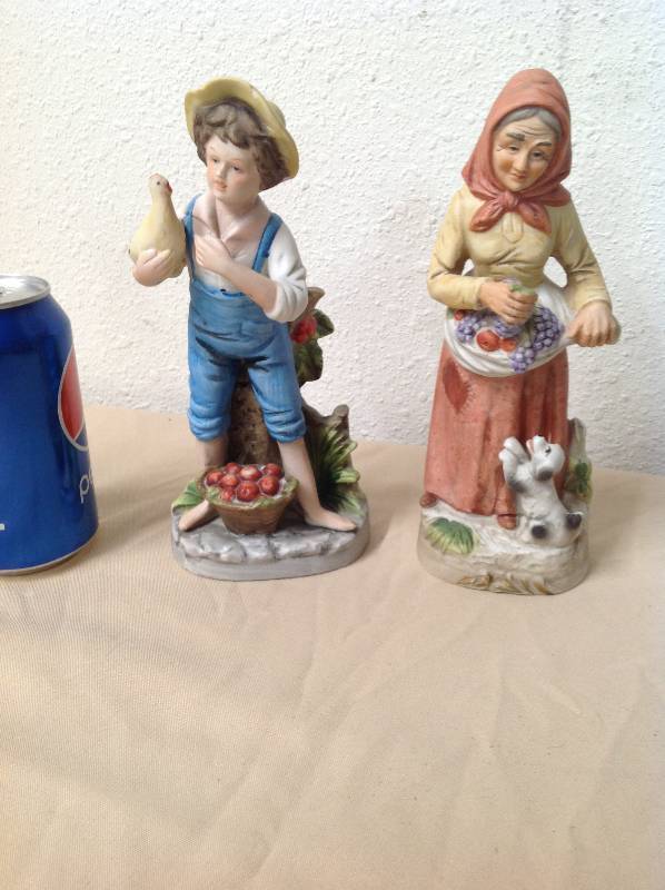 lot 27 image: Vintage - Home Co - Two Kids and Grandma