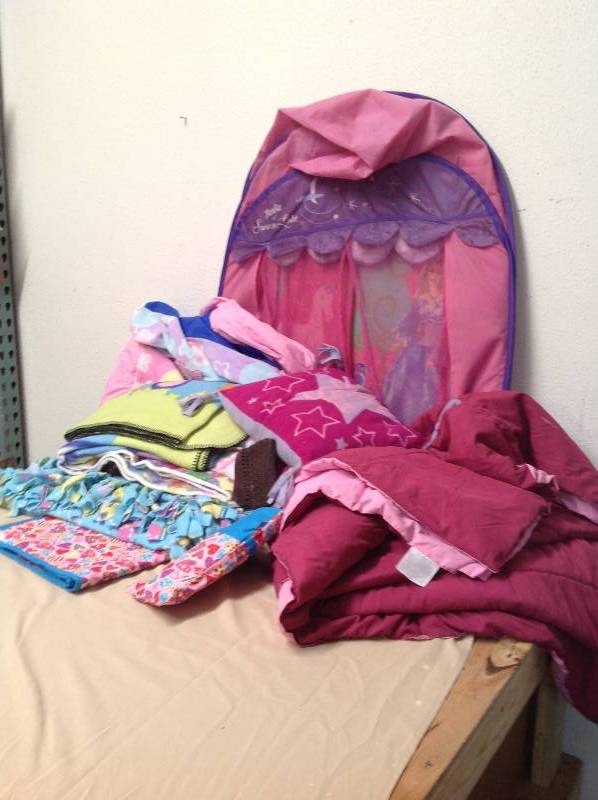 lot 67 image: Girls Blankets - Barbie Sleeping bag and pop up