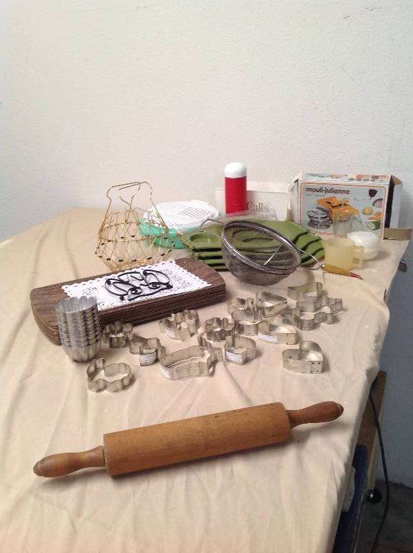 lot 93 image: Kitchen Items - Trays, Rolling Pin, Cookie Cutters